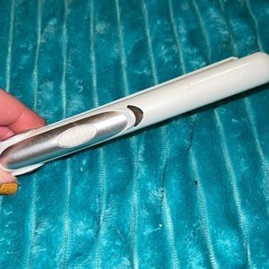 white mini trubeauty hair straightener